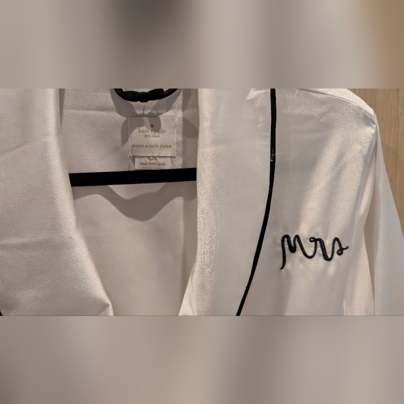 Kate Spade "Mrs" Silky White Robe with Black Piping Sz M - Picture 4 of 8